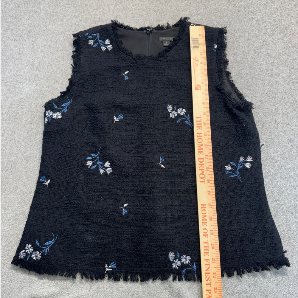 Ann Taylor Tweed Shell Womens Size 4 Navy Blue Floral Embroidered Fringed Top - Picture 5 of 7